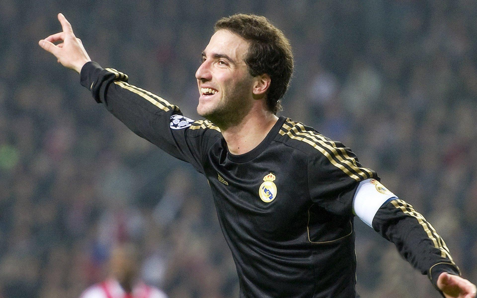 纳达尔关键破发点力克强敌 挺进法网半决赛