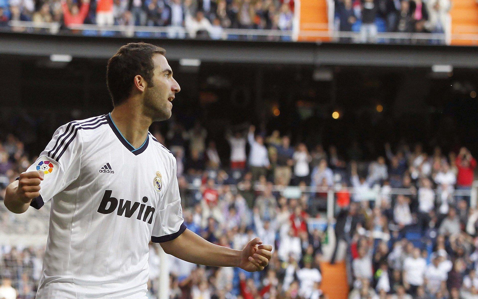 纳达尔关键破发点力克德约科维奇 挺进法网半决赛