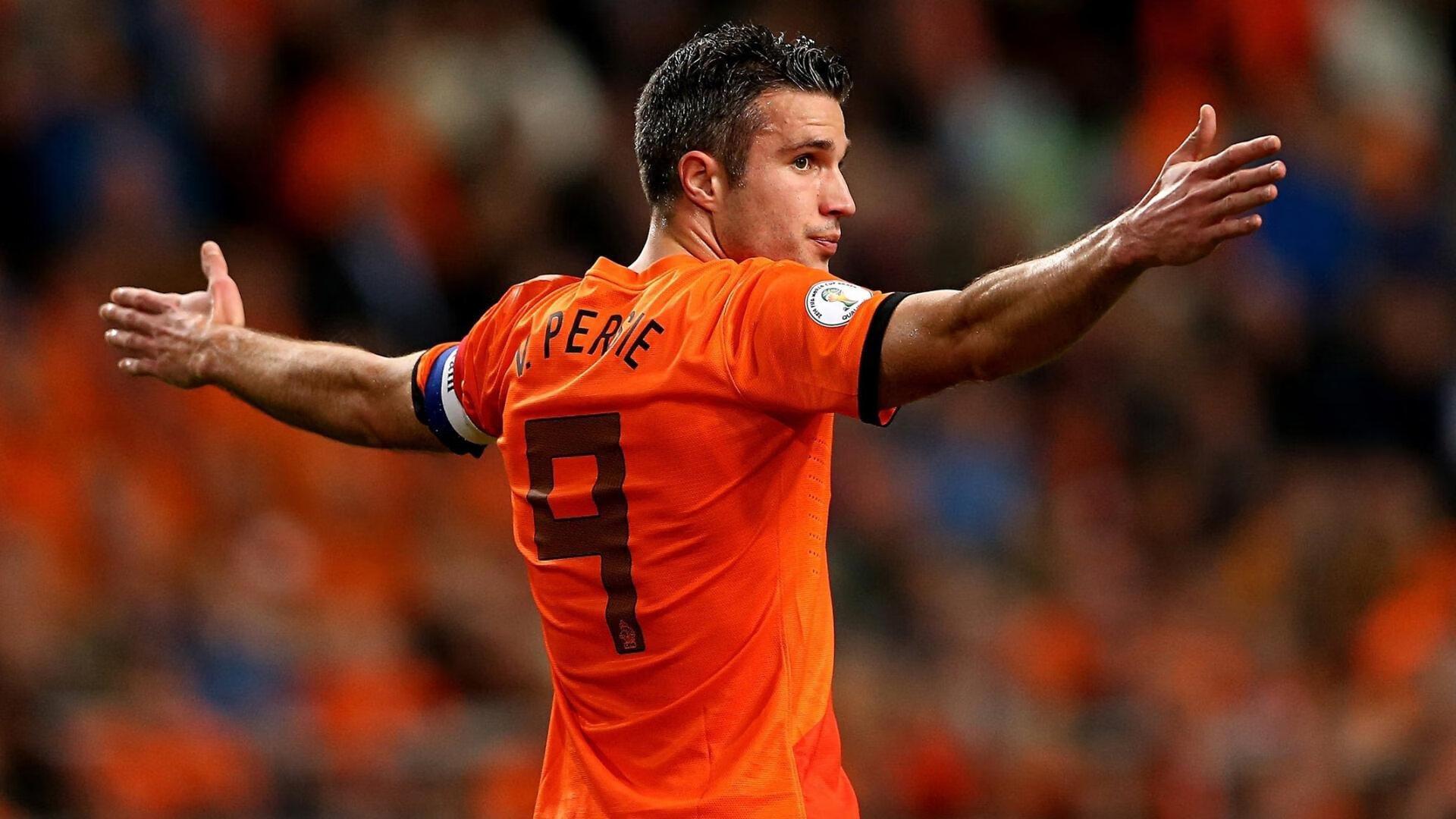 梅西第八次捧起金球奖 刷新历史纪录再创辉煌