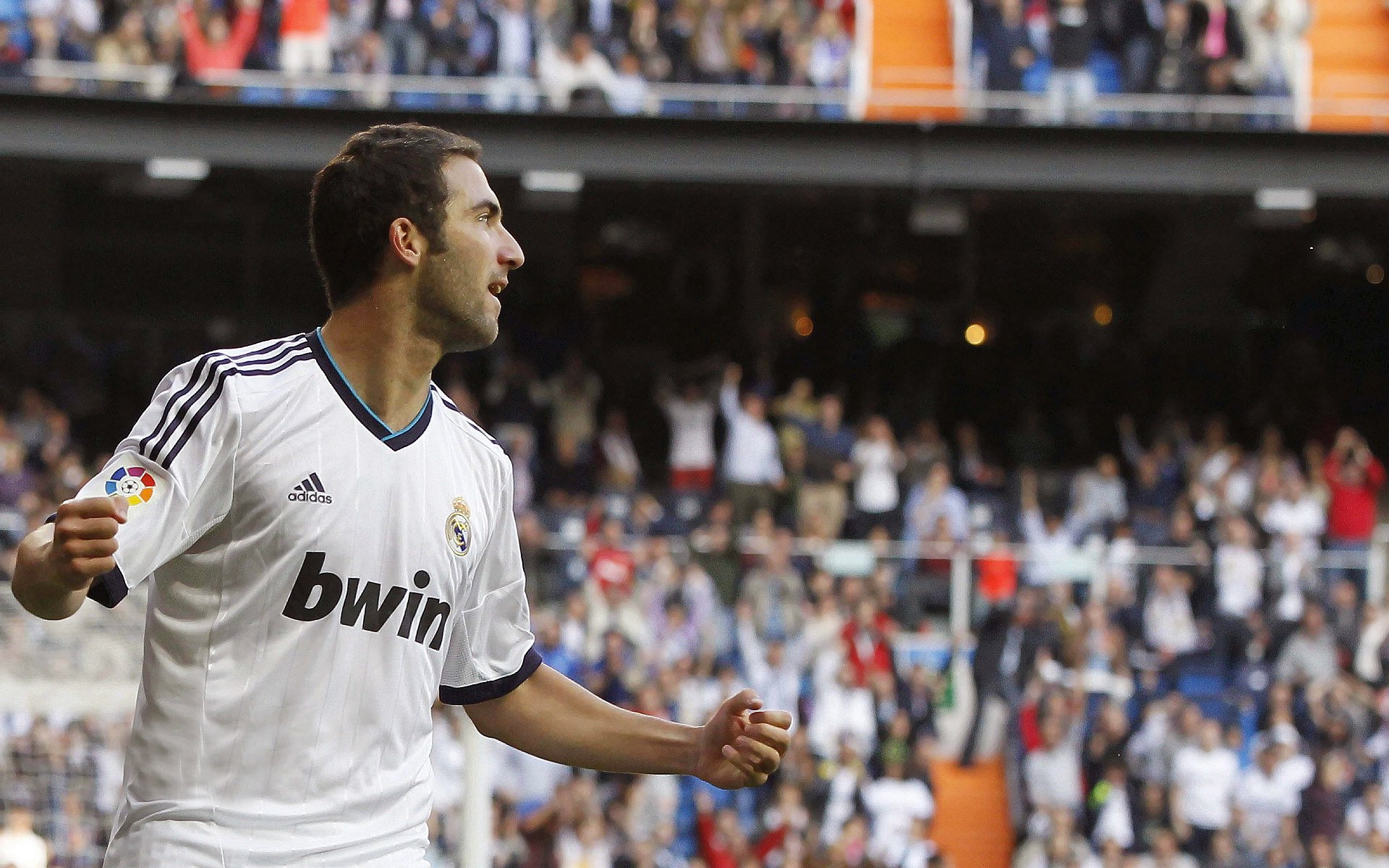 德甲联赛激战正酣，拜仁慕尼黑与勒沃库森上演巅峰对决