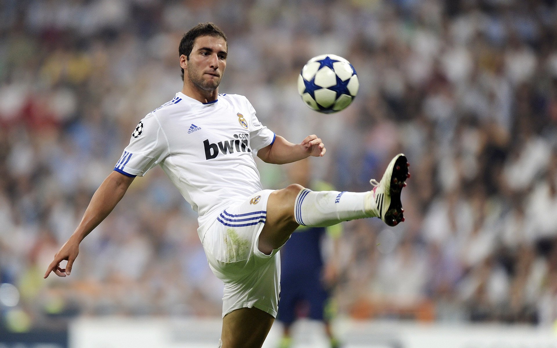 法国名将拉维勒涅刷新撑杆跳赛季最佳 巴黎奥运备战再添信心